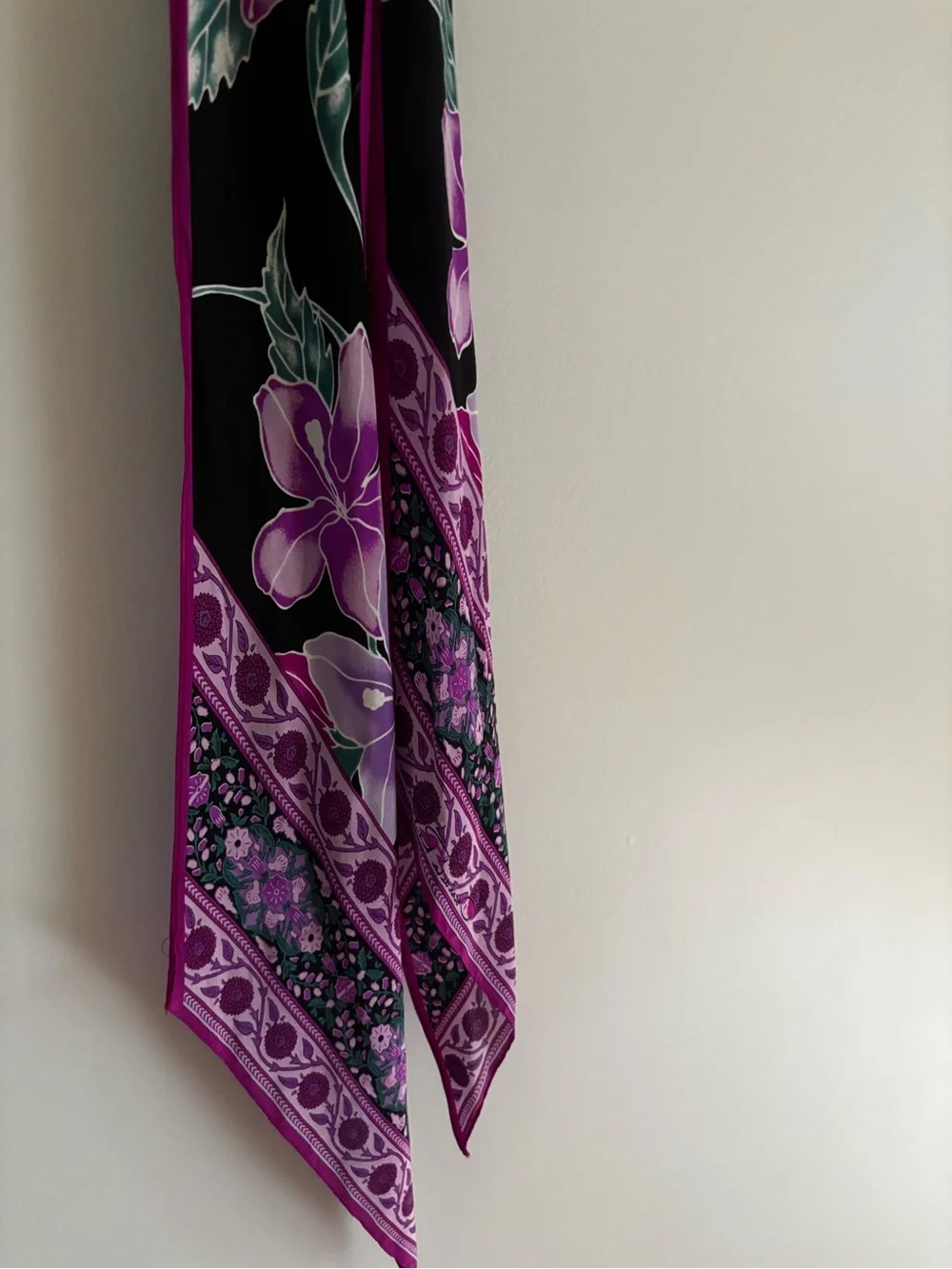 VTG Oscar de la Renta silk twill scarf. purple and magenta floral pattern